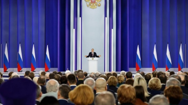 محاولة لتطبيع الحرب والعزلة.. قراءة في خطاب بوتين للروس